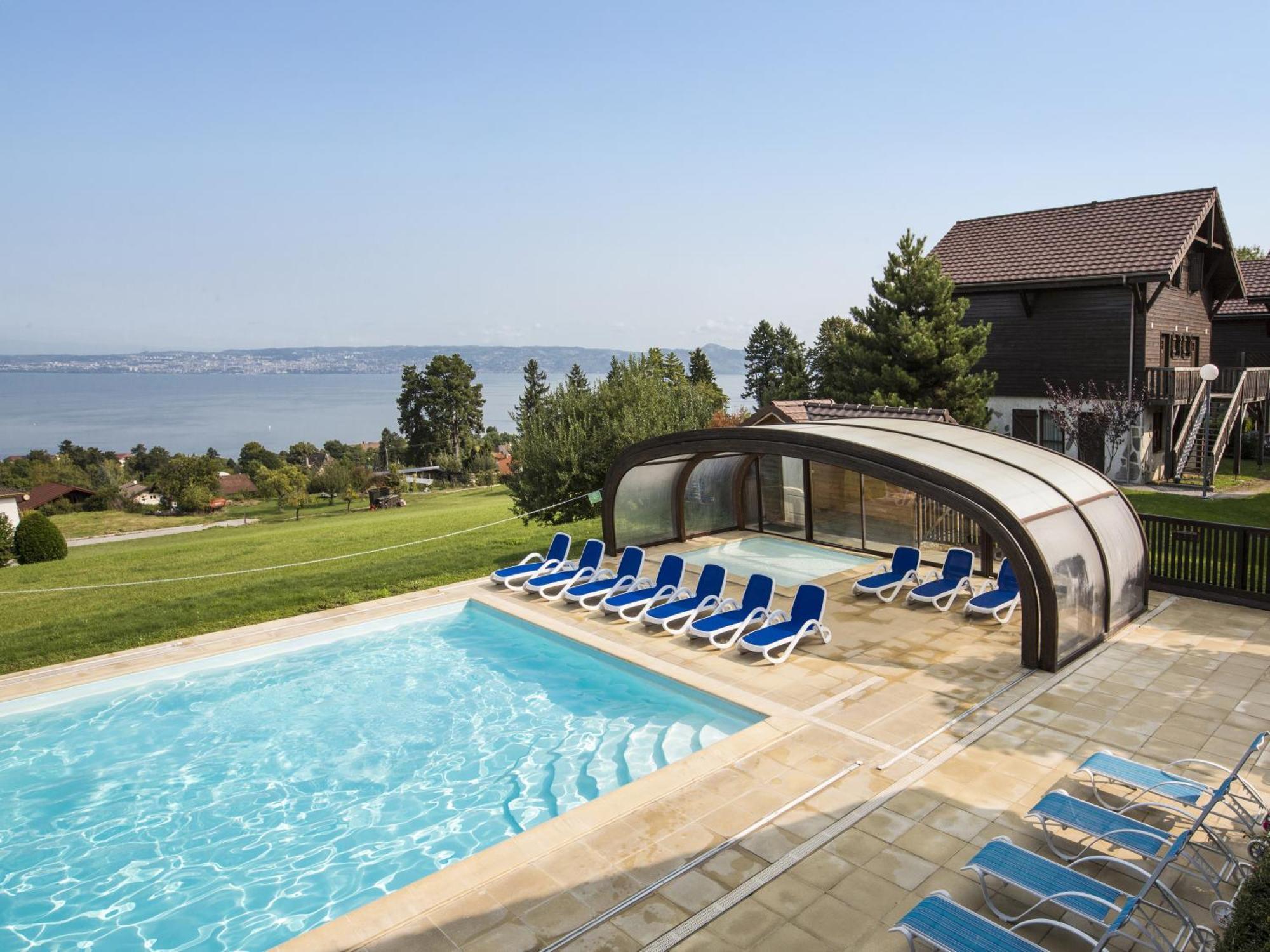 Résidence Odalys Les Chalets d'Evian Esterno foto