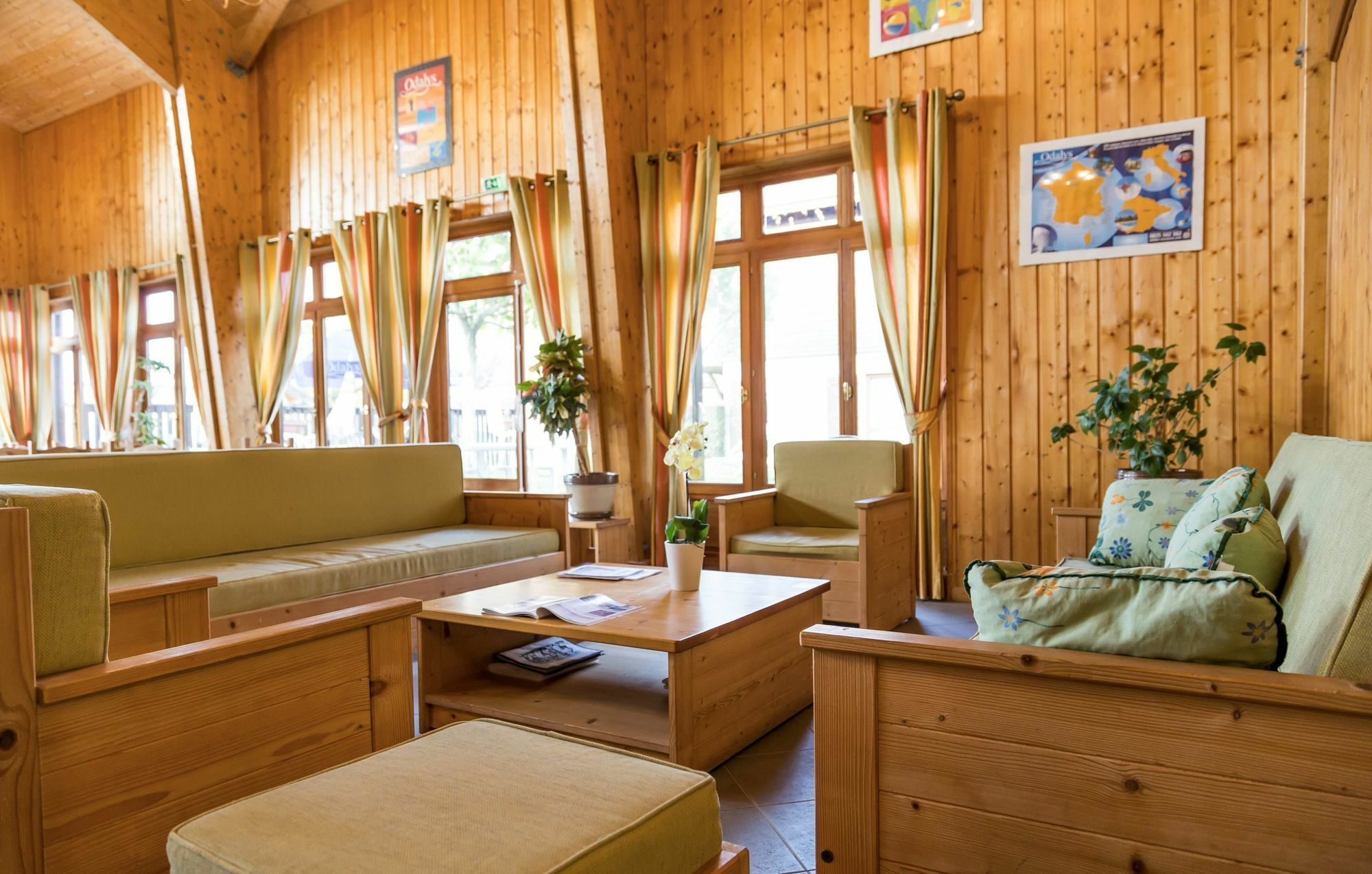 Résidence Odalys Les Chalets d'Evian Esterno foto